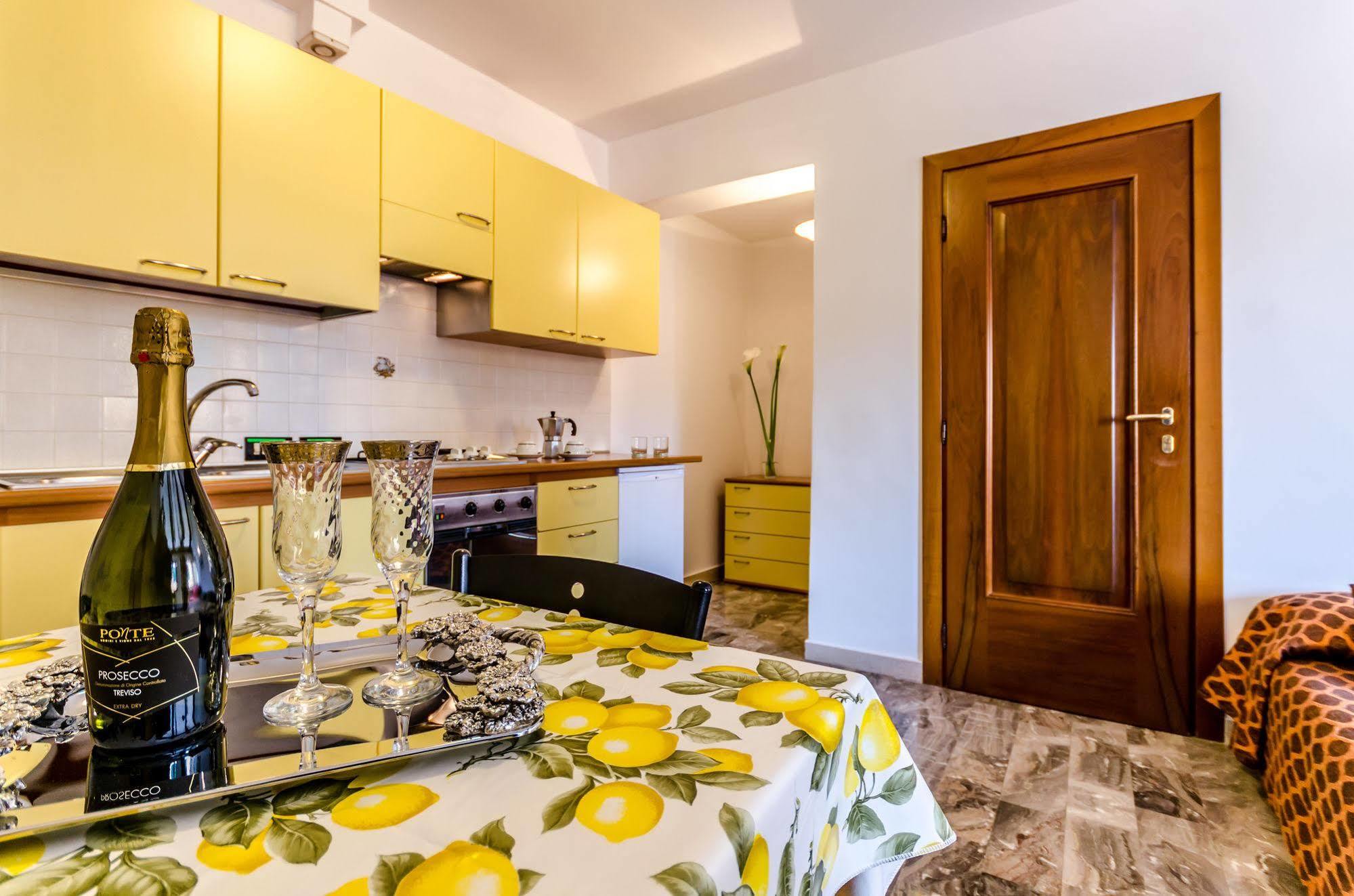 Venice Apartments Экстерьер фото